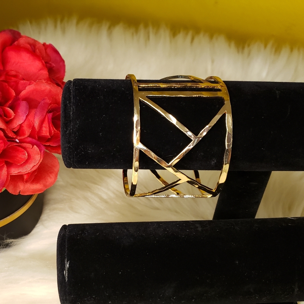 🌟Ashley Stewart Gold Hammered Cut-Out Geometric Statement Cuff Bracelet